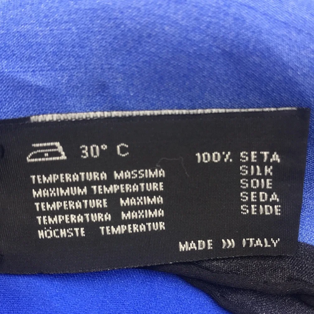 Authentic🔥 VERSACE SHAWL - Picture 4 of 7